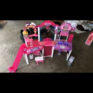 Barbie two story mall with escalator